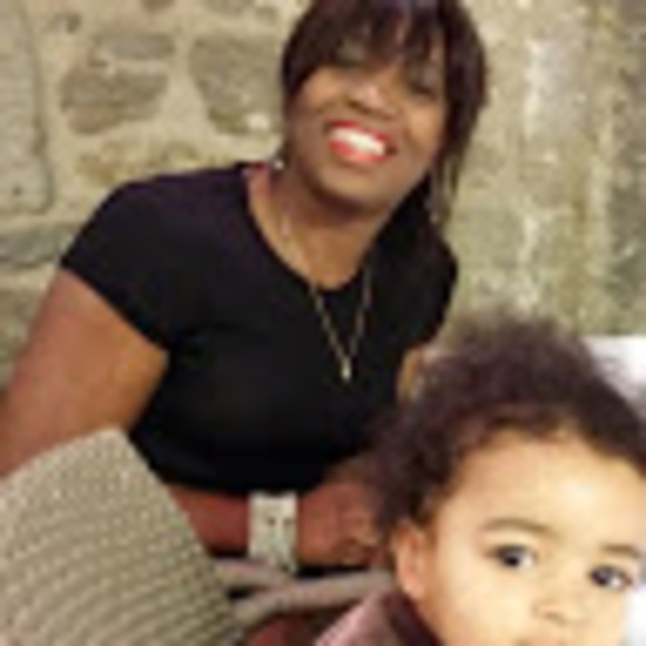Meet your Posher, Stéphanie - Picture 1 of 1